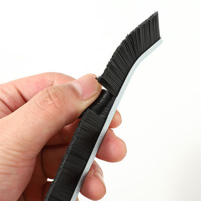 Cepillo de limpieza de hendiduras negro con cerdas duras para limpieza profunda de esquinas difíciles de alcanzar