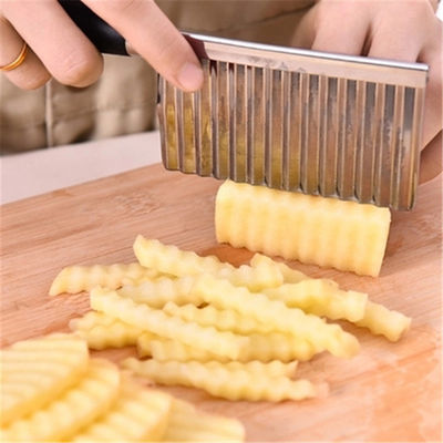 Cuchillo de acero inoxidable ideal para cortar verduras y papas en la cocina