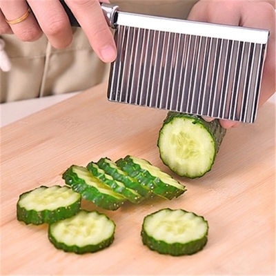 Cuchillo de acero inoxidable ideal para cortar verduras y papas en la cocina