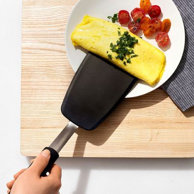 En stock 2 paquetes 600F resistente al calor no adhesivo huevos voltables espátulas de silicona 149 115G