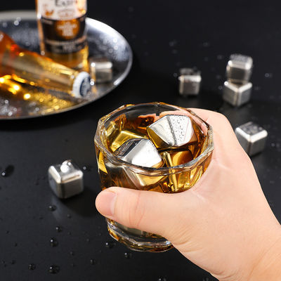 En el almacén 304 de acero inoxidable whisky Stone Set regalo 8pcs / set para enfriar el vino tinto