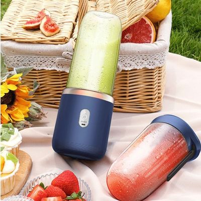 Minijuicer multifuncional con carga USB para mezclar y exprimir frutas de manera eficiente
