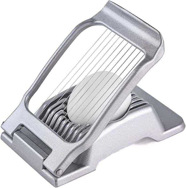 Herramientas de cocina almacenadas Cortador de huevos de metal portátil Cortador de huevos de acero inoxidable para huevos duros