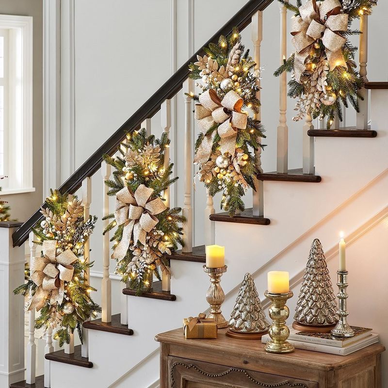 Escalera de Navidad guirnalda Ornamento de decoración de escaleras con círculo de ratán natural OEM ODM